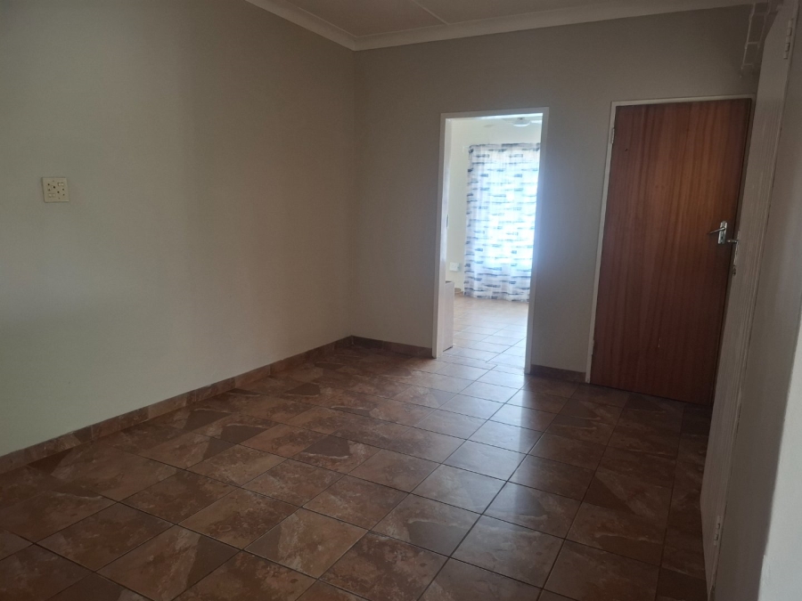 To Let 4 Bedroom Property for Rent in Presidentia Free State